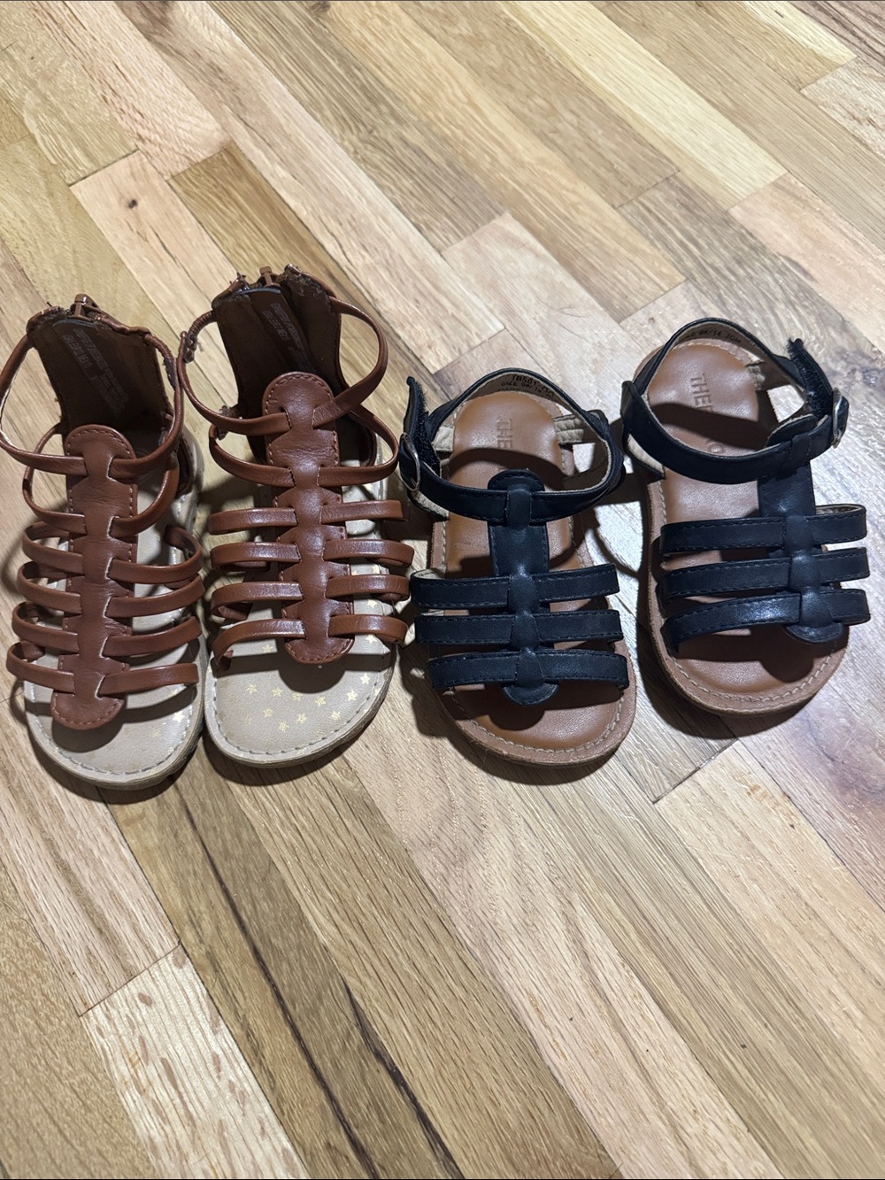 wonder nation Brown and Black Strappy Kids Sandals
